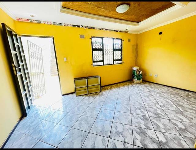 2 BEDROOM HOUSE FOR SALE IN UMLAZI Z